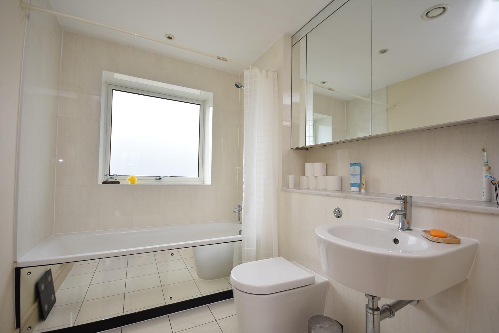 208 Woodlands, Hayes Point, Sully, CF64 5QF